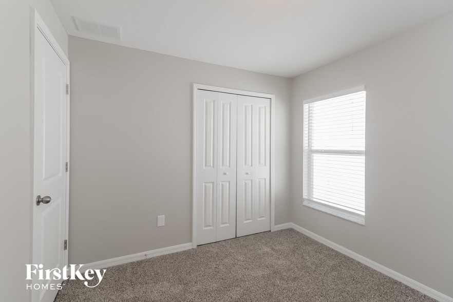 Building Photo - 10621 Standing Stone Dr