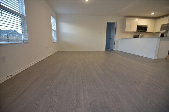 Building Photo - 343 Keefer