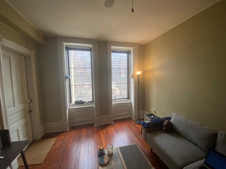 Building Photo - 2122 N Clifton Ave