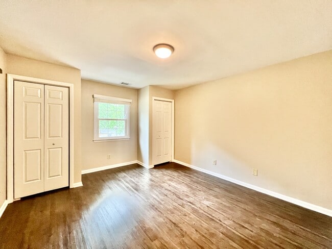 Building Photo - Low cost living