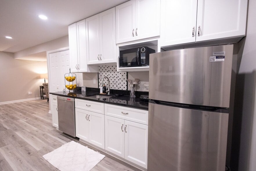 Building Photo - 9220 Weathersfield Dr