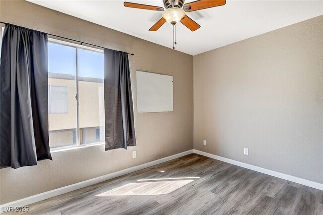 Building Photo - 1544 Hialeah Dr