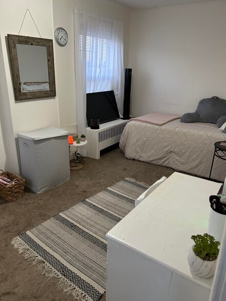 Building Photo - 116 N Church St