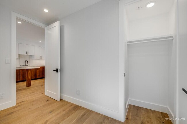 Building Photo - 20 Belcher St