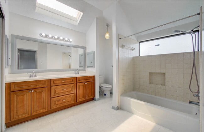 Building Photo - 2538 Knights Cir