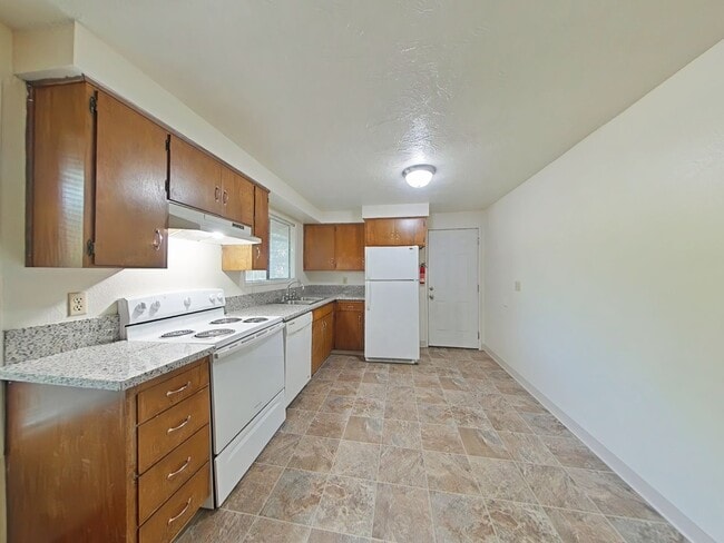 Building Photo - FALL SPECIAL ~ $965 OFF FIRST MONTH RENT
