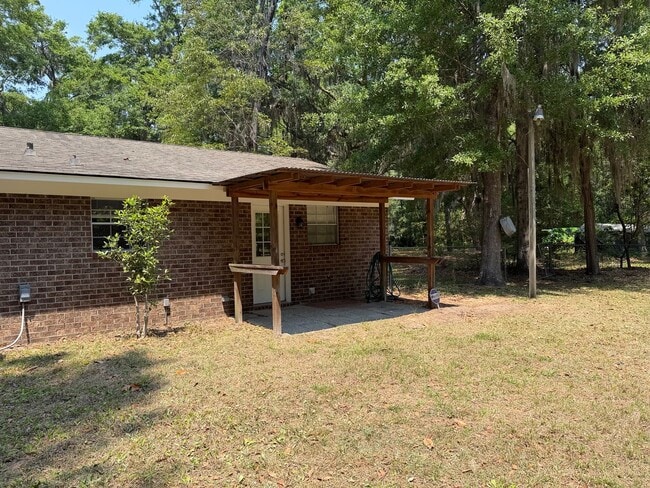 Building Photo - Private Country Setting 2 Bedroom/ 1 Bath Brick Home w/ Storage Shed and Fenced Yard- No HOA