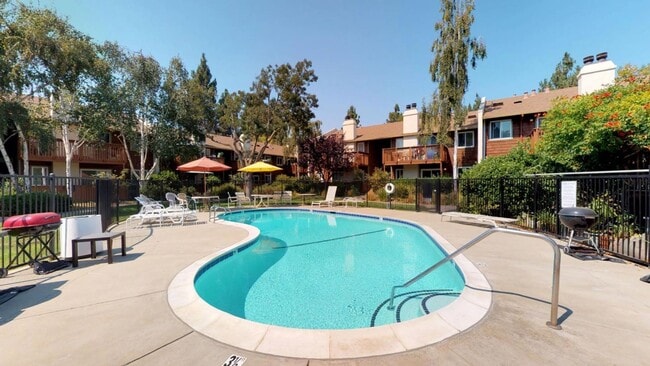 Building Photo - $2990 Stunning Remodeled 2BR/2BA Condo in ...