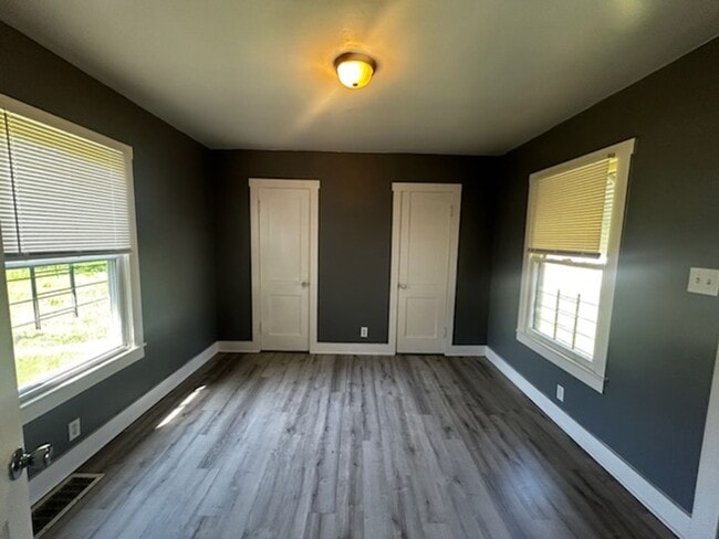 Building Photo - Cozy 3BR/1Ba house with unfinished basement- LEASING SPECIAL - MOVE IN BY 5/31/2026 AND RECEIVE 2...