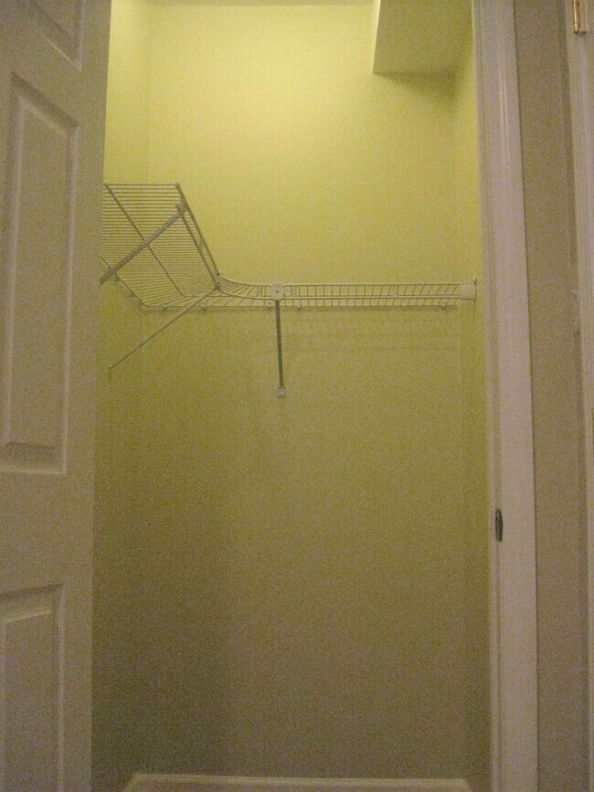 Building Photo - 3638 W Diversey Ave