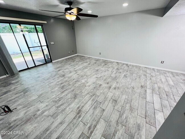 Building Photo - 8623 N Lagoon Dr
