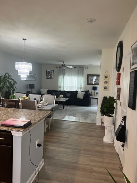 Building Photo - 47 Calder St