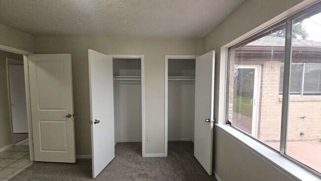 Building Photo - 7222 Northleaf Dr