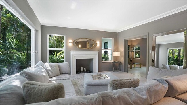 Building Photo - 5650 Pine Tree Dr