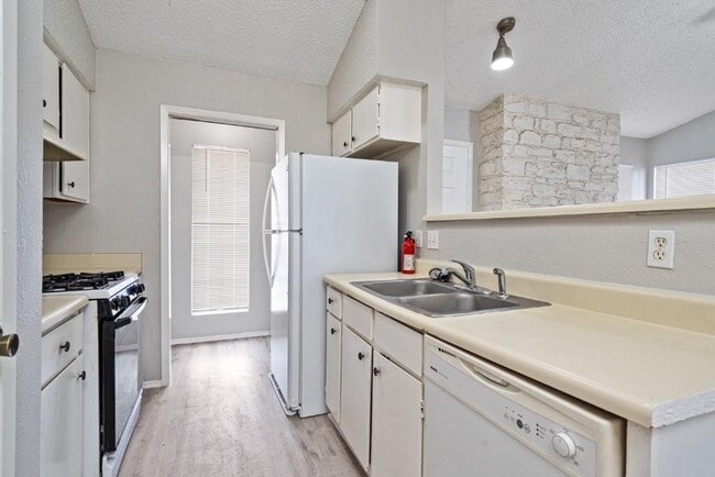 Building Photo - 10440 Doc Holliday Trail