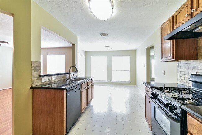 Building Photo - 22530 Heather Way Ct