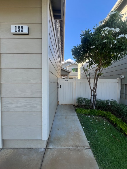 Building Photo - 91-1841-1841 Keaunui Dr