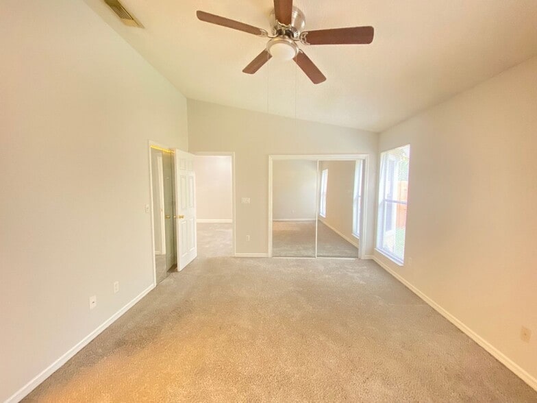 Building Photo - 208 Egret Ct