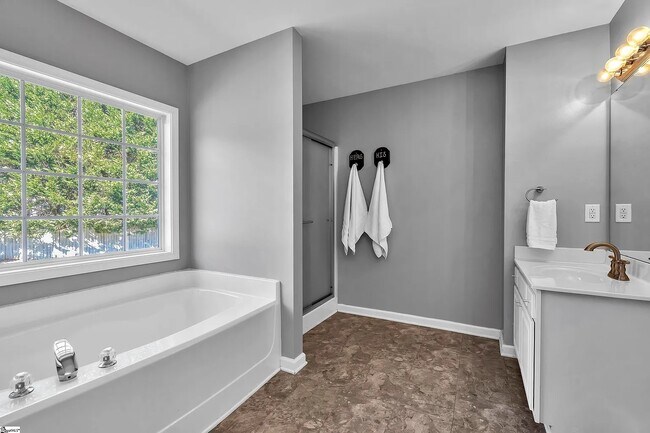 Building Photo - 504 Collingsworth Ln