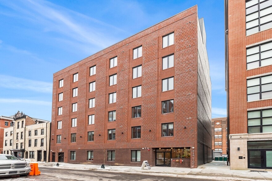 Building Photo - 214 Vine