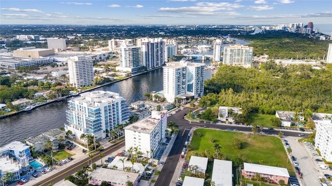 Building Photo - 720 Bayshore Dr
