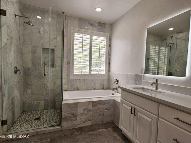 Building Photo - 4389 N Sunset Cliff Dr