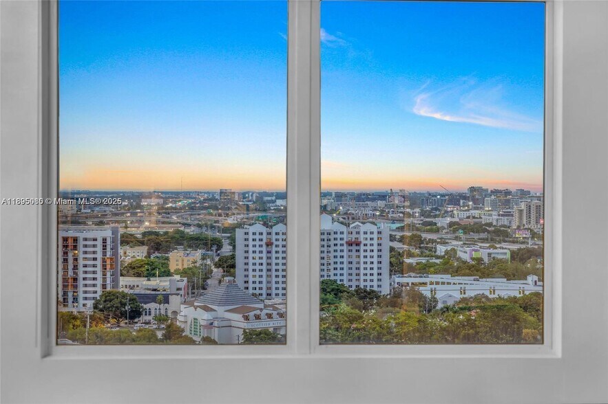 Building Photo - 10 SW South River Dr