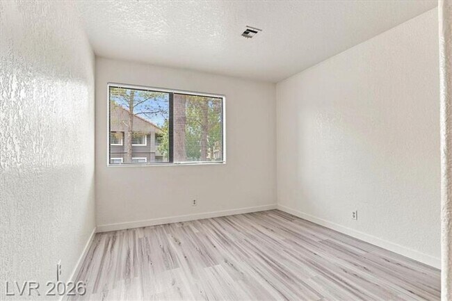 Building Photo - 5042 S Rainbow Blvd