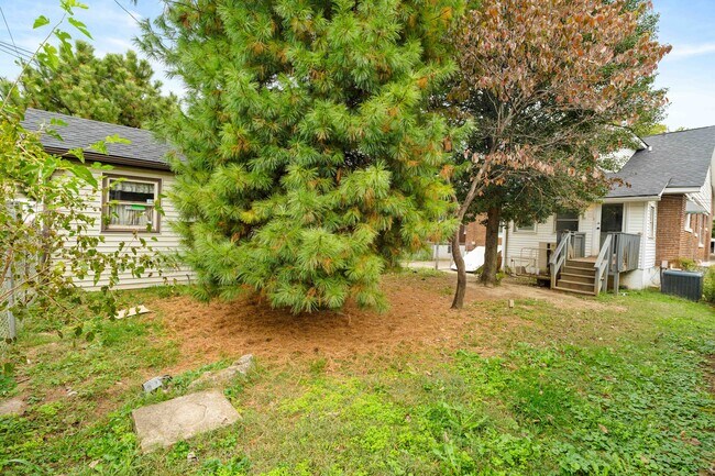 Building Photo - 2416 Sherry Rd