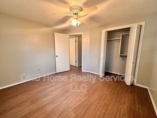 Building Photo - 9313 NE Stardust Ln
