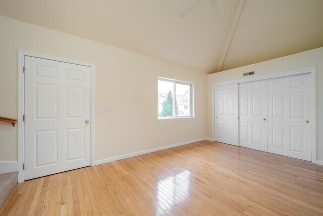 Building Photo - 360 Littleton Rd