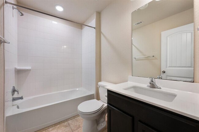 Building Photo - 208 Plata Ln