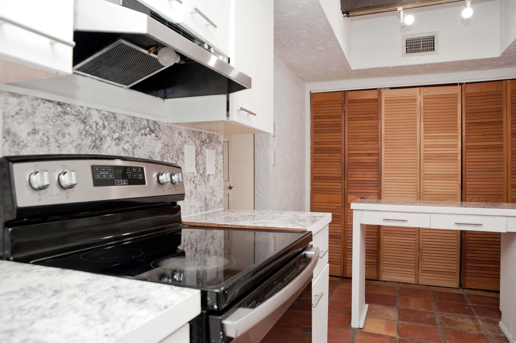 Building Photo - 19216 NE 25th Ave