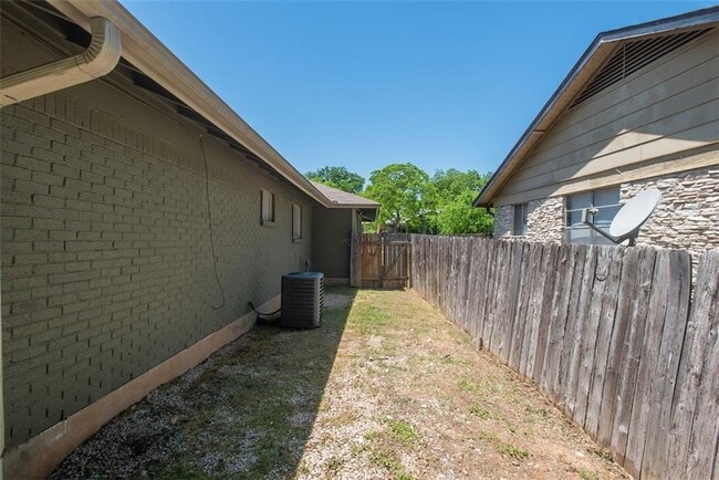 Building Photo - 9007 Little Walnut Pkwy