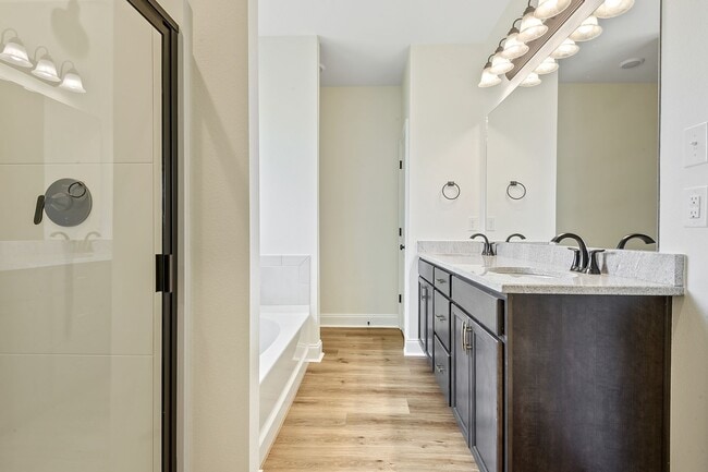 Building Photo - Must see single story 4 bed/3 full bath floor plan in sought after Fairview Gardens!