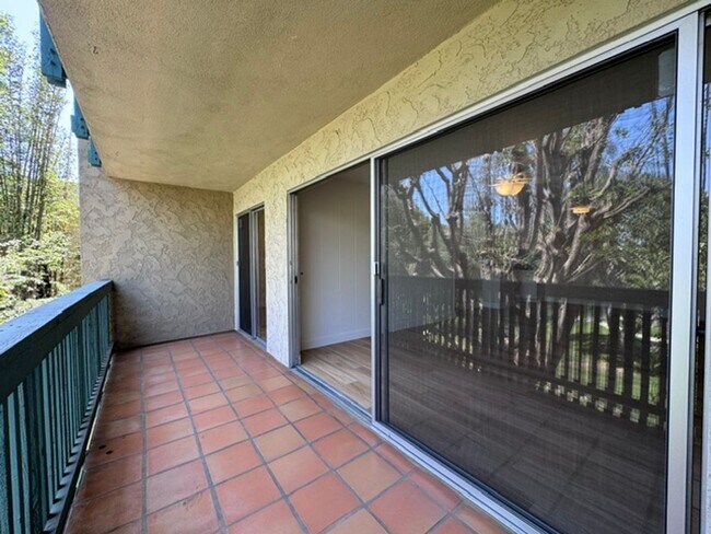 Building Photo - 576 N Bellflower Blvd