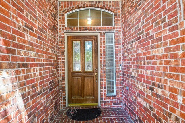 Building Photo - 5823 Knollwood Tr