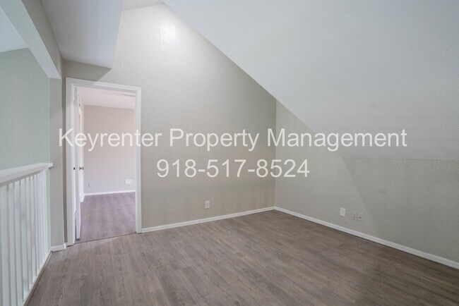 Building Photo - Gorgeous 3 Bedroom Remodel, BA Schools!