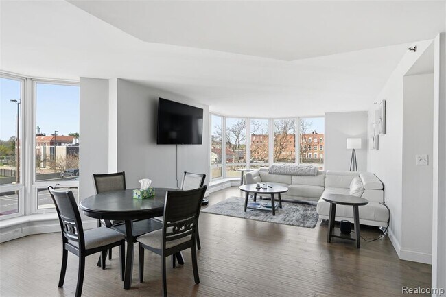 Building Photo - 250 E Harbortown Dr