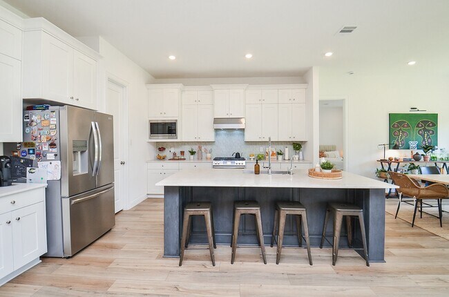 Building Photo - 4827 Avon Ridge Way