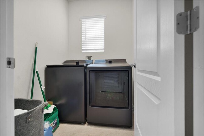 Building Photo - 1749 Southfork Dr