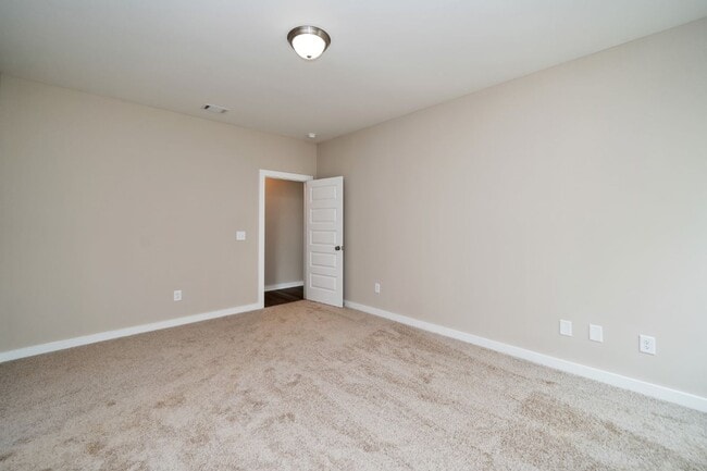 Building Photo - 5500 Blue Jay Cir