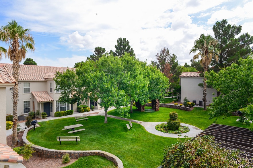 Building Photo - Lifestyle at Los Paseos (Ventanas)