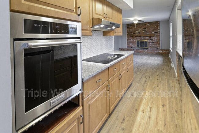 Building Photo - 2041 Northaire Ln