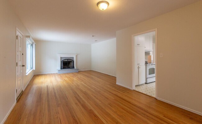 Building Photo - 1651 Rosita Rd