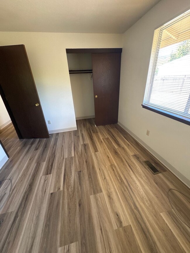 Building Photo - Cute 3 Bedroom 1 Bath in NW Corvallis! Sma...