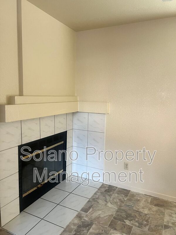 Building Photo - 411 Dickey Ct