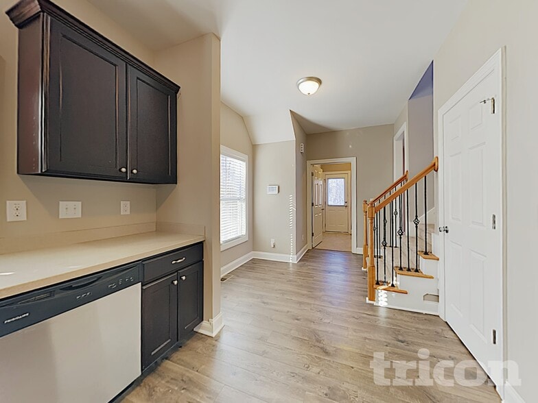 Building Photo - 465 Hunter Way