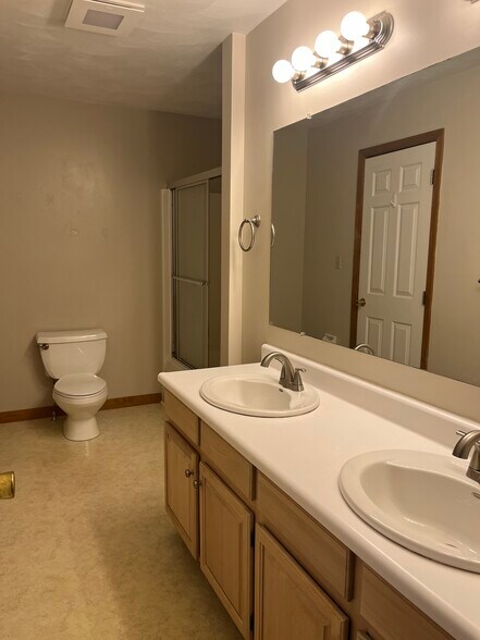 Building Photo - 1112 Cranston Dr