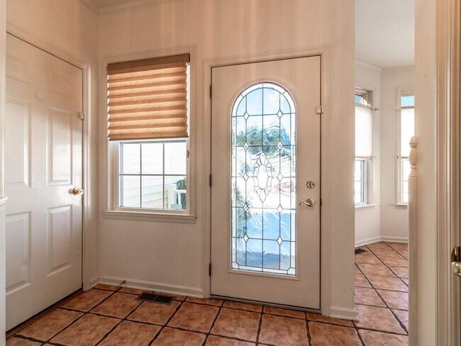 Building Photo - Single family - unfurnished - YEAR ROUND rental - Mill Pond Acres